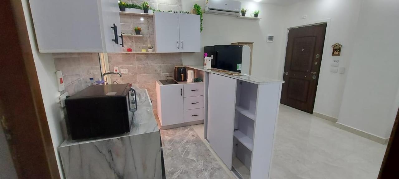 Compound, Dream Apartmán